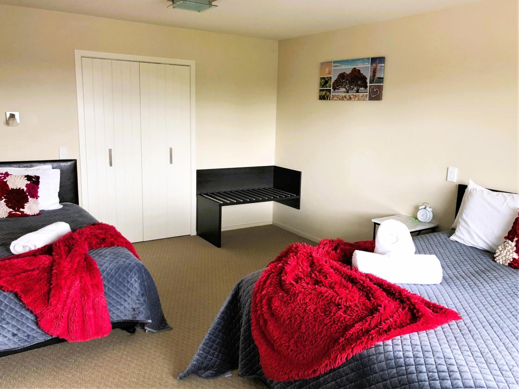 Fiordland Lakeview Motel And Apartments 테아나우 외부 사진