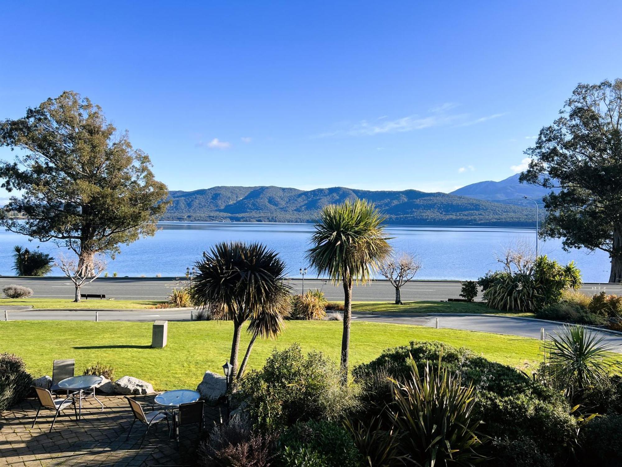 Fiordland Lakeview Motel And Apartments 테아나우 외부 사진