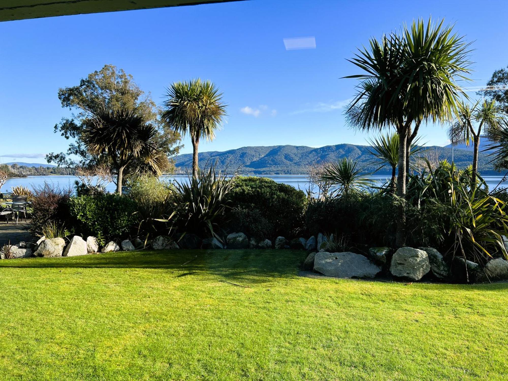 Fiordland Lakeview Motel And Apartments 테아나우 외부 사진