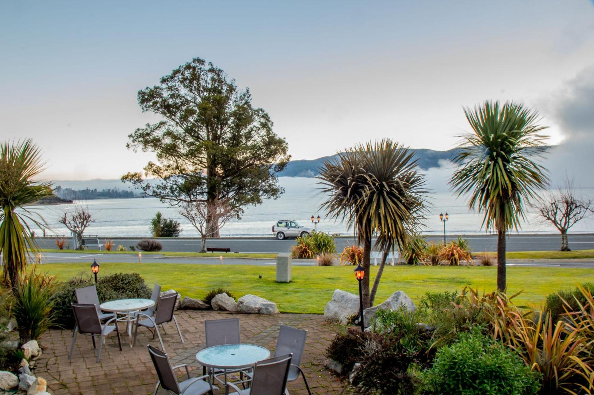 Fiordland Lakeview Motel And Apartments 테아나우 외부 사진